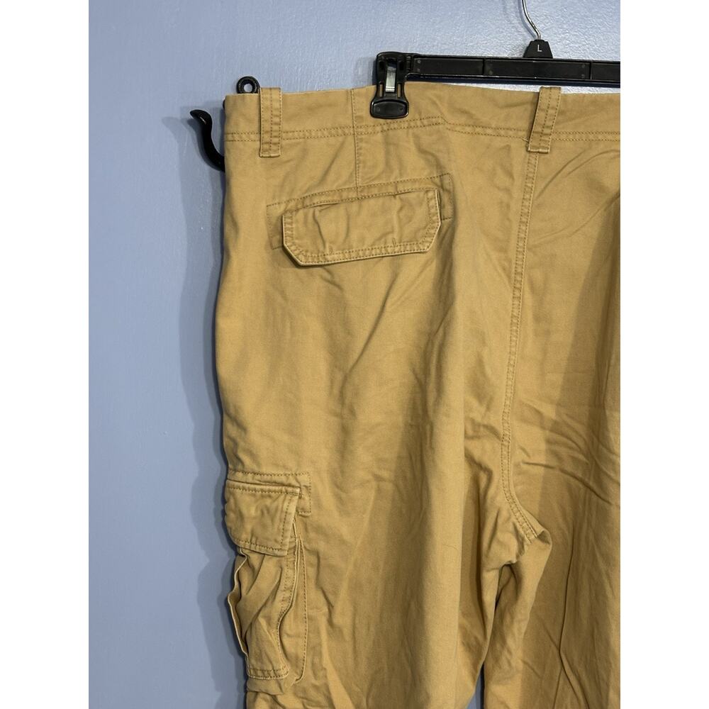 Roundtree & Yorke Khaki Cargo Shorts Size 46W - Picture 7 of 10